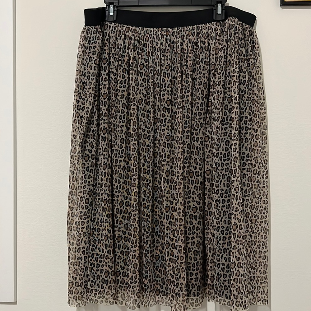 Really Cute Leopard Print Flowy Skirt